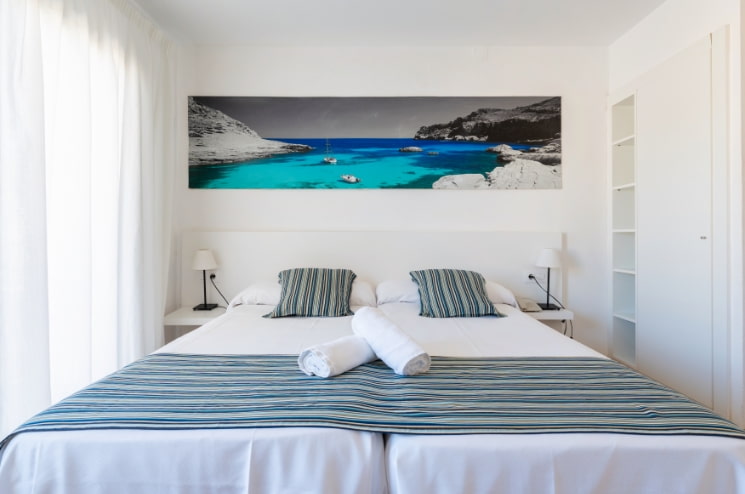 DOPPELZIMMER MIT TERRASSE 3 Vollständig ausgestattetes Zimmer mit Terrasse