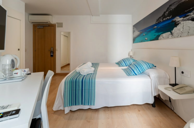 DOPPELZIMMER 3 Vollständig ausgestattetes Zimmer für zwei Personen